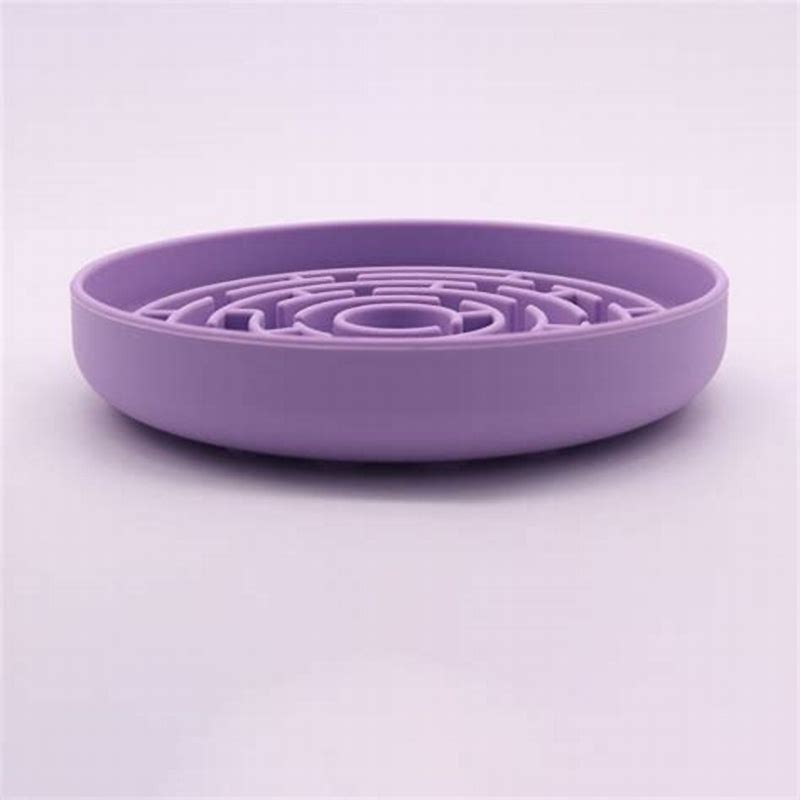 Covoraș hrănire lentă pentru câini - Slow & Lick mat Doctor Totolici, Circular Purple + Spatulă silicon cadou - vedere frontală