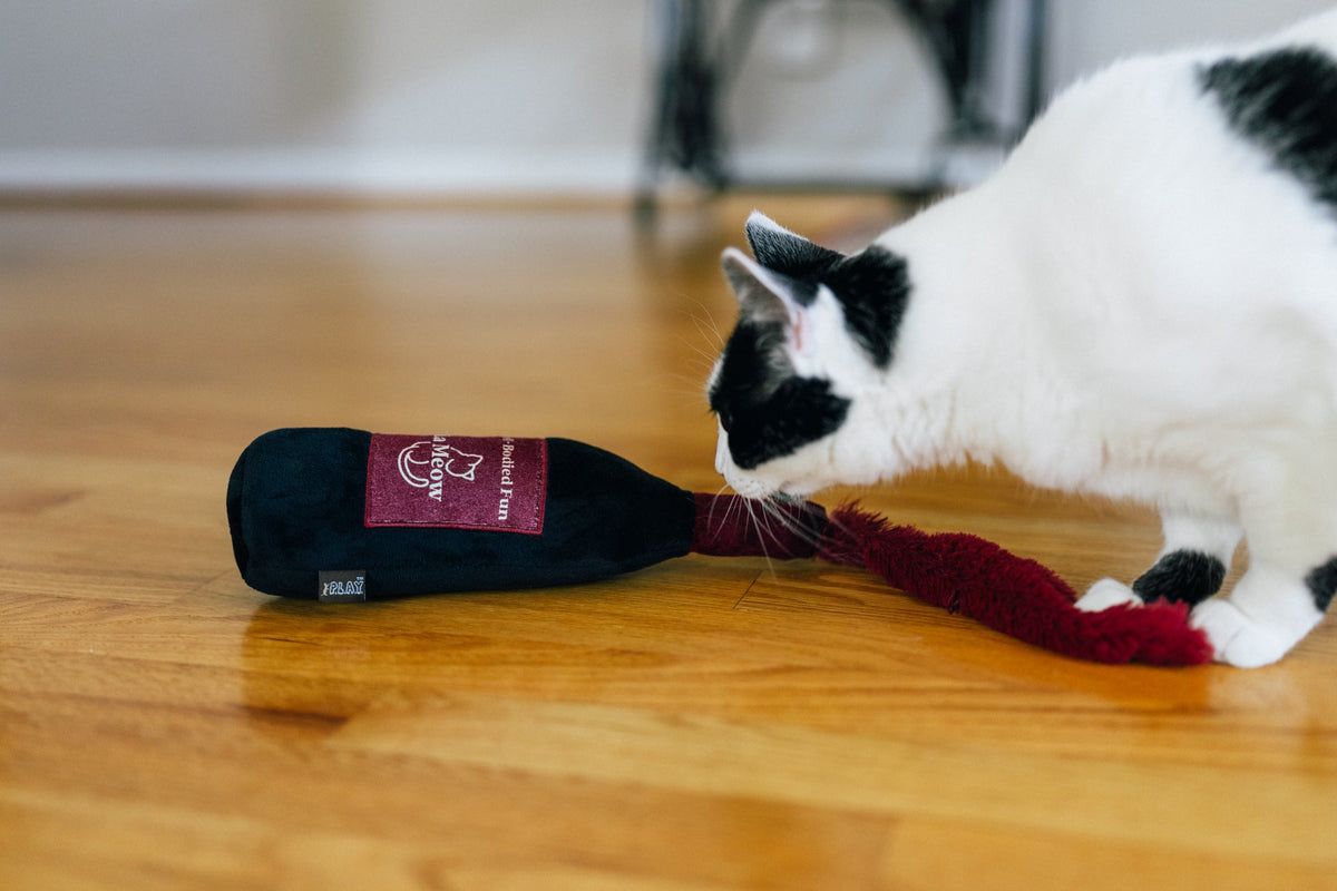 PLAY Feline frenzy wine La Meow